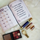 Swatch de zahia maz : Essentials Eye Palette - Palettes d'ombres à paupières, Huda Beauty