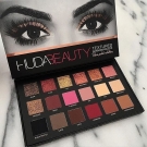 Swatch de zahia maz : Textured Shadows Palette Rose Gold Edition Palette de fards à paupières, Huda Beauty