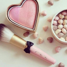 Swatch de zahia maz : I Heart Makeup Blushing Hearts, Makeup Revolution