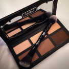 Swatch de zahia maz : Shade Light Contour Palette - Palette contour visage, Kat Von D