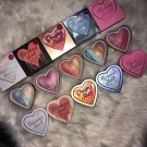 Swatch de zahia maz : I Heart Makeup Blushing Hearts, Makeup Revolution