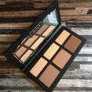 Swatch de zahia maz : Shade Light Contour Palette - Palette contour visage, Kat Von D