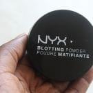 Swatch de beautyboxaddict : Blotting Powder Poudre Matifiante, NYX