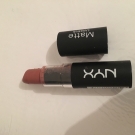 Swatch de Fafaa : Matte Lipstick, NYX