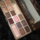 Swatch de Fafaa : Chocolate bar - Palette de fards à paupières, Too Faced