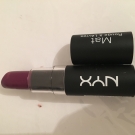 Swatch de Fafaa : Matte Lipstick, NYX