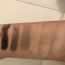 Swatch de Nouri : Naked Basics Palette de fards à paupières, Urban Decay