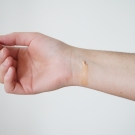 Swatch de Mon billet poudré : Skin Mat Aqua, UNE Natural beauty