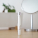 Swatch de Mon billet poudré : Stylo cellulaire total lift contour des yeux, Skincode