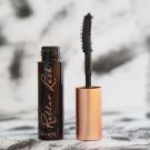 Swatch de Mon billet poudré : Roller Lash, Benefit Cosmetics