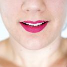 Swatch de Mon billet poudré : Melted Matte - Rouge à lèvres liquéfié longue tenue mat, Too Faced