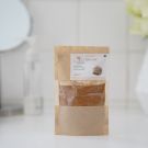 Swatch de Mon billet poudré : Exfoliant noyaux d'abricots, 3 point 3