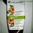 Swatch de Linab7 : Gommage végétal poudre d'abricot, Yves Rocher
