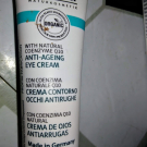 Swatch de Linab7 : Illuminating Eye Cream, Lavera