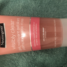 Swatch de Celen : Gel Nettoyant Exfoliant Pamplemousse Rose, Neutrogena