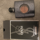 Swatch de Celen : Black Opium Eau de parfum, Yves Saint Laurent