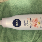 Swatch de Celen : Lait-Huile - Fleur de Cerisier & Huile de Jojoba, Nivea