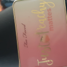 Swatch de lapetitejosy : Just Peachy Matte - Palette de fards à paupières, Too Faced