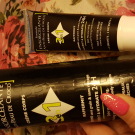 Swatch de charlottekunz : Formule Ensorcelante Anti-Peau de Croco® - 3 en 1, Garancia