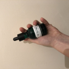 Swatch de Adr1207 : Solution Quotidienne Anti-Imperfection Arbre à Thé, The Body Shop