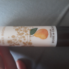 Swatch de critosse : Baume Lèvres Poire & Cacao, Yves Rocher