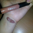 Swatch de Amélie45 : Everlasting Liquid Lipstick - Rouge à lèvres liquide, KAT VON D BEAUTY