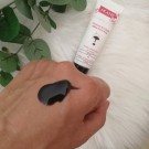 Swatch de des p'tits bonheurs de filles : Masque Noir lacté, Akane