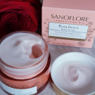 Swatch de camanoa : Baume de rosée ré-hydratant 48h et régénérant nuit Rosa Angelica, Sanoflore