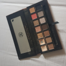 Swatch de Floraa : Sultry Eye Shadow Palette - Palette d'ombres à paupières, Anastasia Beverly Hills