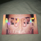 Swatch de Katesana : The New Nude Palette - Palette de fards à paupières, Huda Beauty