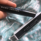 Swatch de Testeuse59 : Velvet Noir - Mascara Volume Spectaculaire, Marc Jacobs Beauty