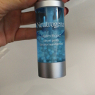 Swatch de lolodidi76000 : Hydro Boost®: Sérum perles booster survitaminé, Neutrogena