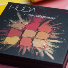 Swatch de Celie.drd : Obsessions Eyeshadow Palette Palette de fards à paupières, Huda Beauty
