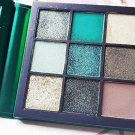 Swatch de Celie.drd : Obsessions Eyeshadow Palette Palette de fards à paupières, Huda Beauty