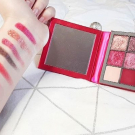 Swatch de Celie.drd : Obsessions Eyeshadow Palette Palette de fards à paupières, Huda Beauty