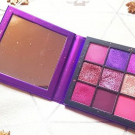 Swatch de Celie.drd : Obsessions Eyeshadow Palette Palette de fards à paupières, Huda Beauty