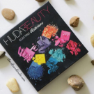 Swatch de Celie.drd : Obsessions Eyeshadow Palette Palette de fards à paupières, Huda Beauty