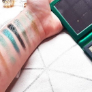 Swatch de Celie.drd : Obsessions Eyeshadow Palette Palette de fards à paupières, Huda Beauty