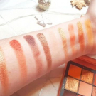 Swatch de Celie.drd : Obsessions Eyeshadow Palette Palette de fards à paupières, Huda Beauty