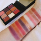 Swatch de Celie.drd : Obsessions Eyeshadow Palette Palette de fards à paupières, Huda Beauty