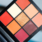 Swatch de Celie.drd : Obsessions Eyeshadow Palette Palette de fards à paupières, Huda Beauty