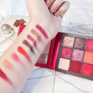 Swatch de Celie.drd : Obsessions Eyeshadow Palette Palette de fards à paupières, Huda Beauty