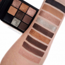Swatch de Celie.drd : Obsessions Eyeshadow Palette Palette de fards à paupières, Huda Beauty