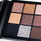 Swatch de Celie.drd : Obsessions Eyeshadow Palette Palette de fards à paupières, Huda Beauty