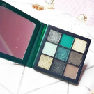 Swatch de Celie.drd : Obsessions Eyeshadow Palette Palette de fards à paupières, Huda Beauty