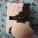 Swatch de Mariamakeup : Eponge de maquillage, Fenty Beauty by Rihanna