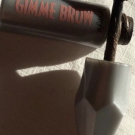 Swatch de Mariamakeup : Gimme brow - Le mascara pour sourcils, Benefit Cosmetics