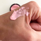 Swatch de VeroToulouse : Savon de Rasage Fraise D'Fluff, Lush