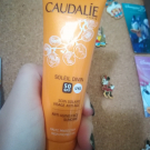 Swatch de EiRaMb01 : Soleil Divin Soin Solaire Visage Anti-Age IP30 40ml, Caudalie