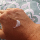 Swatch de Onneparlepaslabouchepleine : Baume Efficace pour le Contour des Yeux et des Lèvres, Sisley